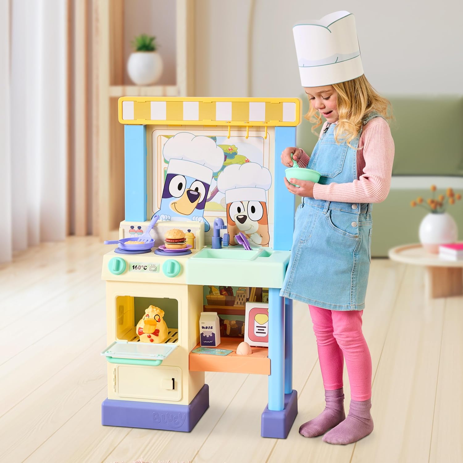 BLUEY Cook with Chef Kitchen Playset with Sounds, Lights and 20 Play Pieces T399