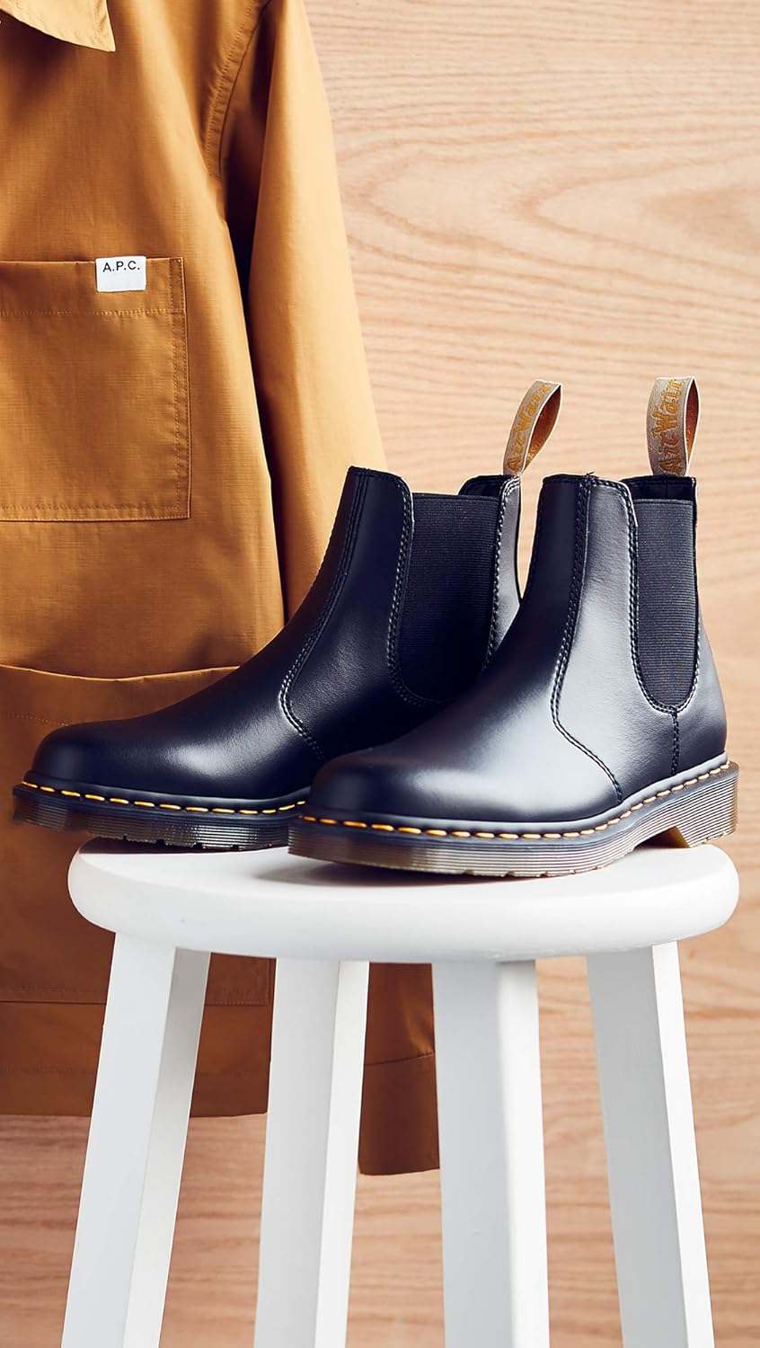 Dr. Martens Men's 2976 Felix Rub Off Chelsea Boot, Black V737