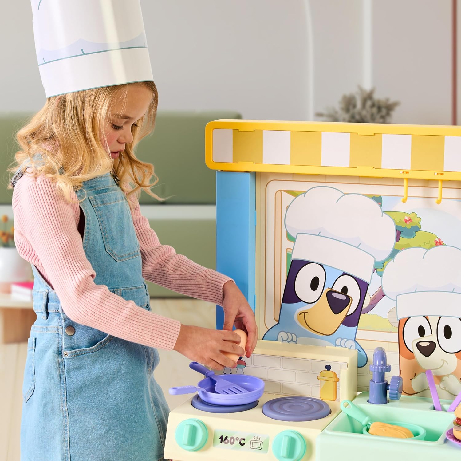 BLUEY Cook with Chef Kitchen Playset with Sounds, Lights and 20 Play Pieces T399