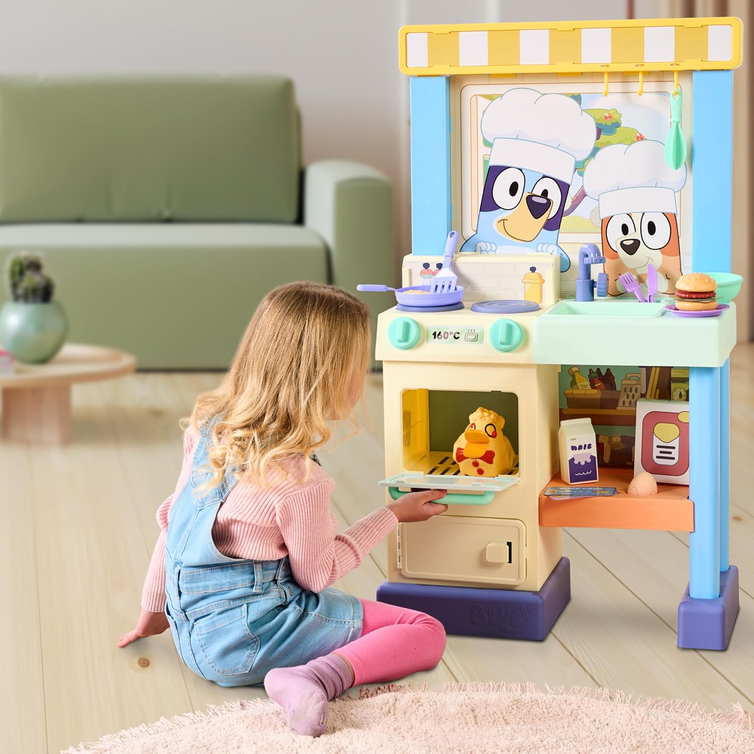 BLUEY Cook with Chef Kitchen Playset with Sounds, Lights and 20 Play Pieces T399