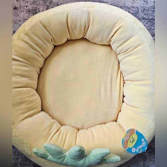 Squishmallows Maui The Pineapple Pet Bed U687227