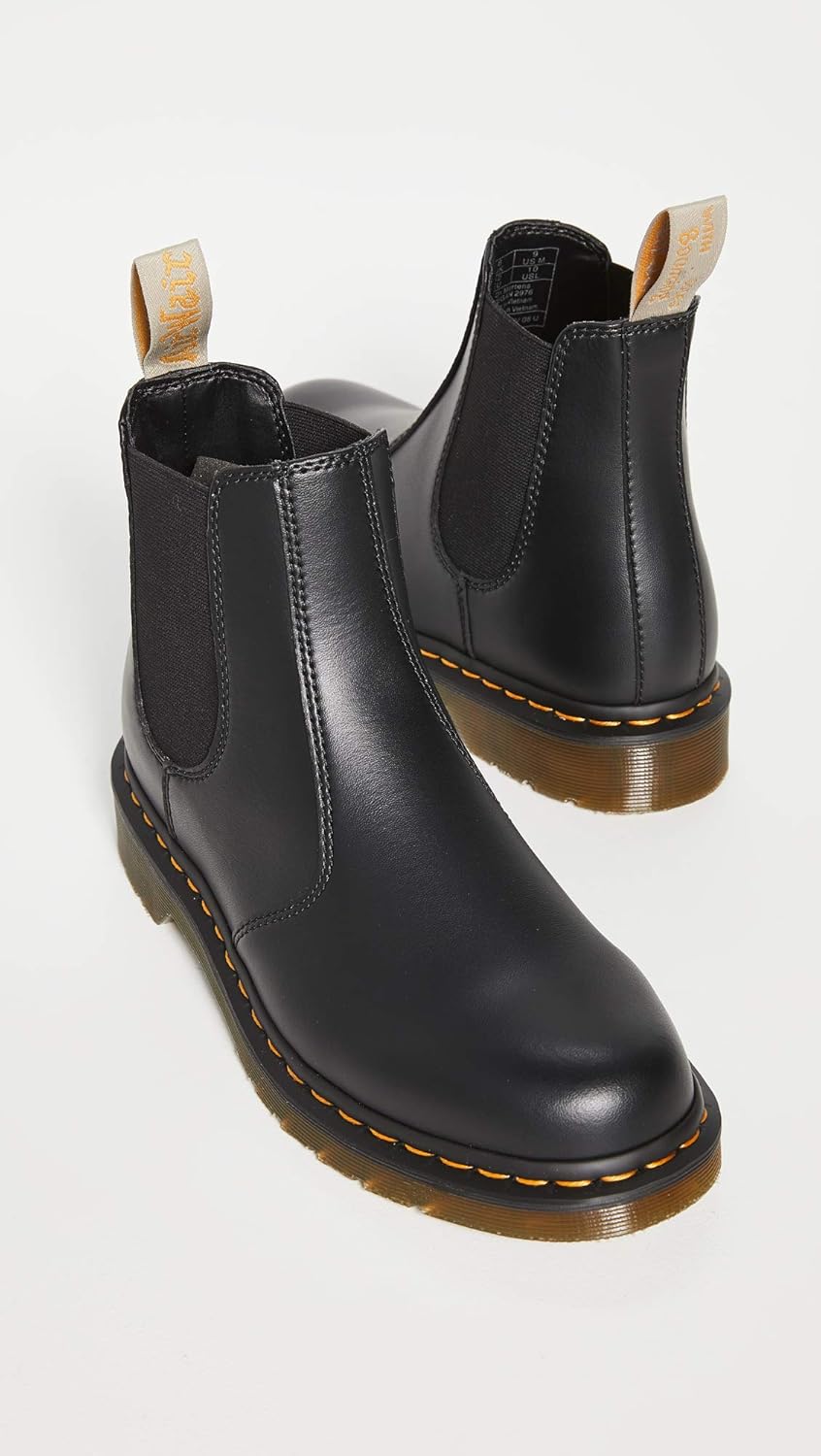 Dr. Martens Men's 2976 Felix Rub Off Chelsea Boot, Black V737