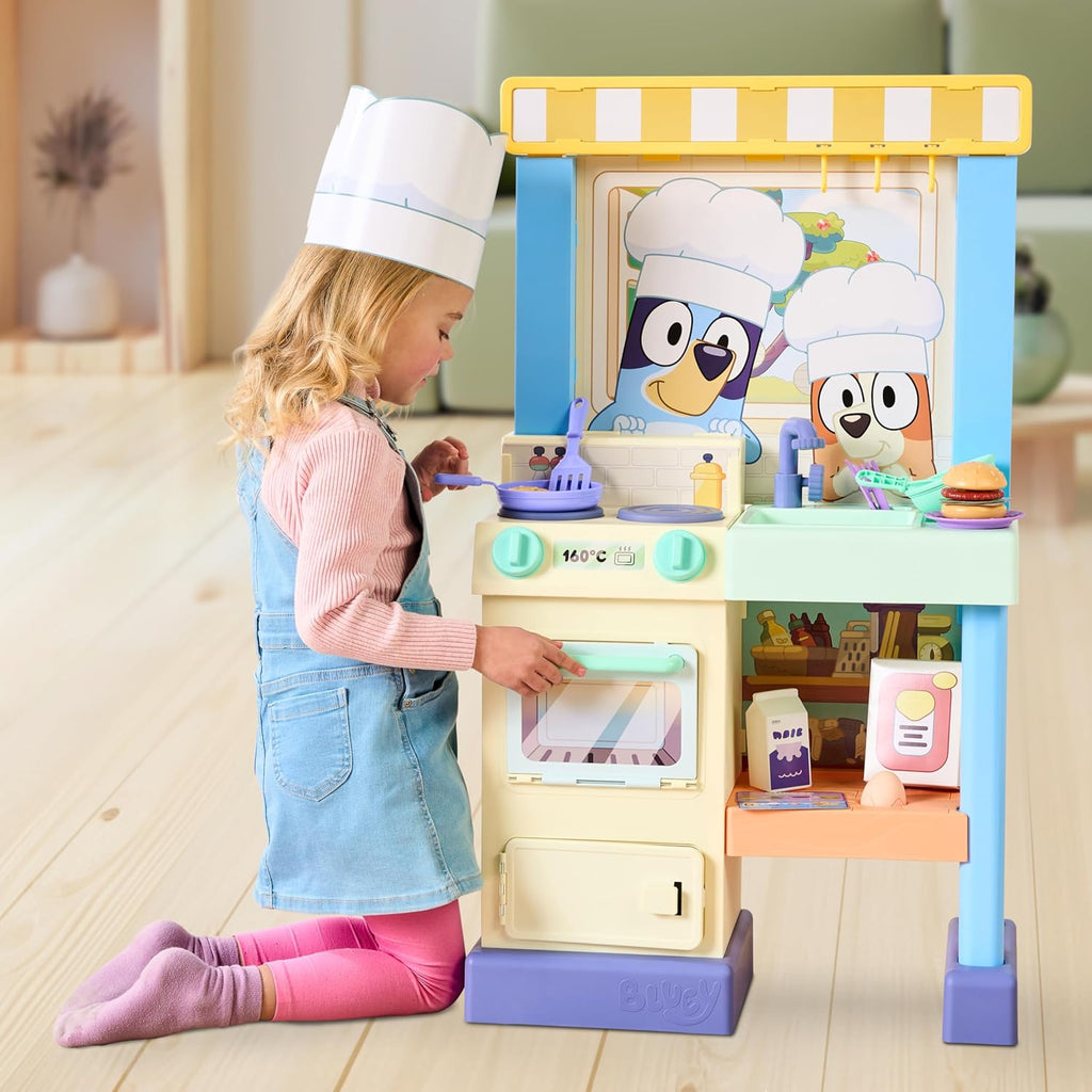 BLUEY Cook with Chef Kitchen Playset with Sounds, Lights and 20 Play Pieces T399