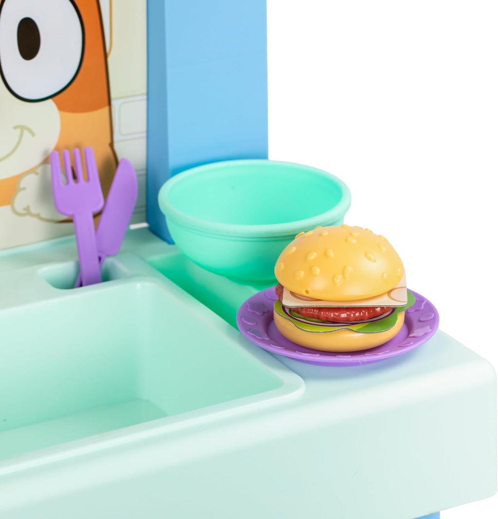 BLUEY Cook with Chef Kitchen Playset with Sounds, Lights and 20 Play Pieces T399